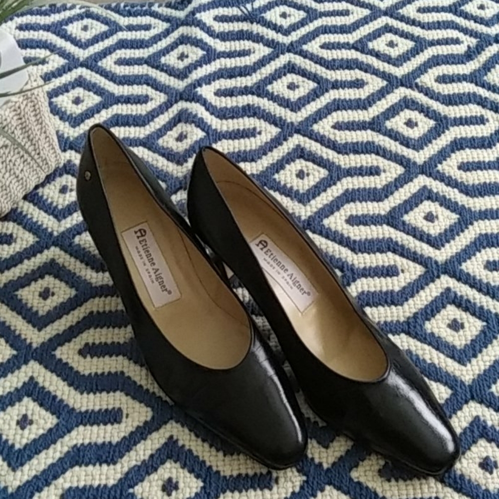 Etienne Aigner Taylor Heels